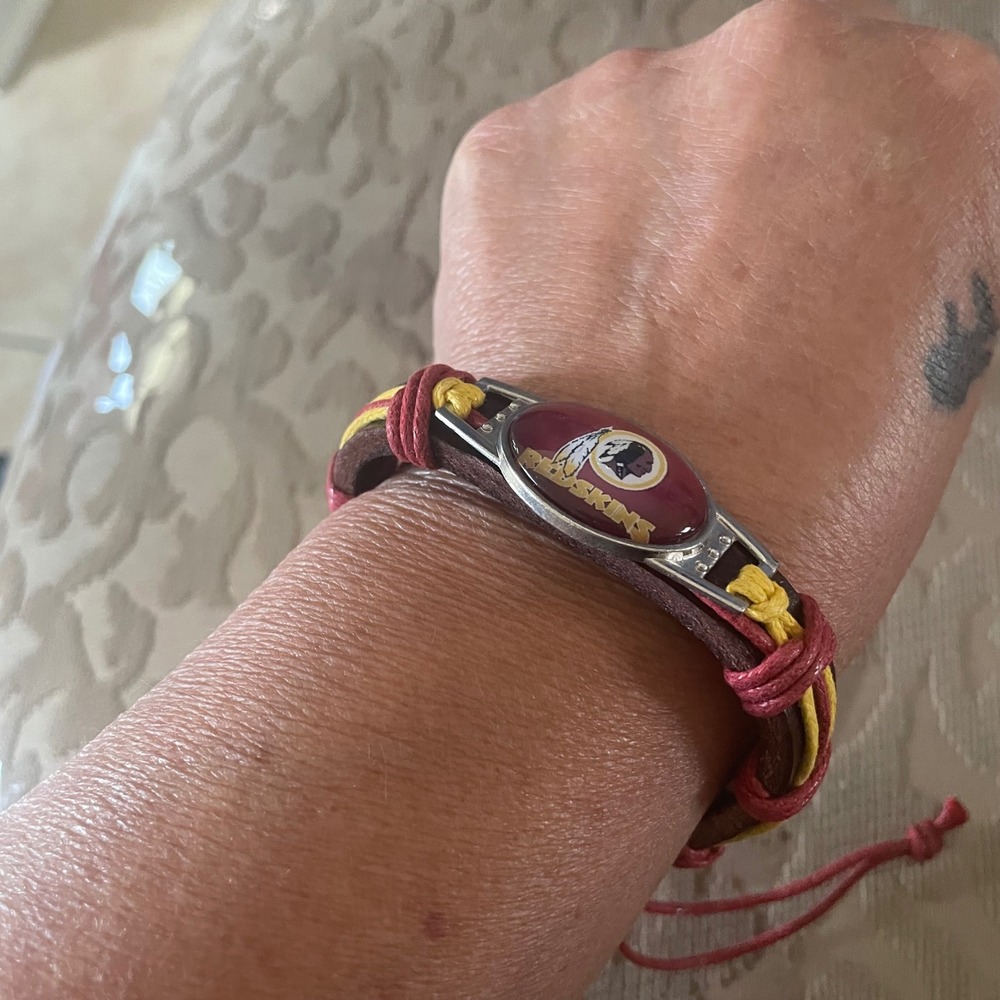Washington Redskins NFL Vintage Leather Wrap Bracelet Burgundy Gold Adjustable - Picture 4 of 4